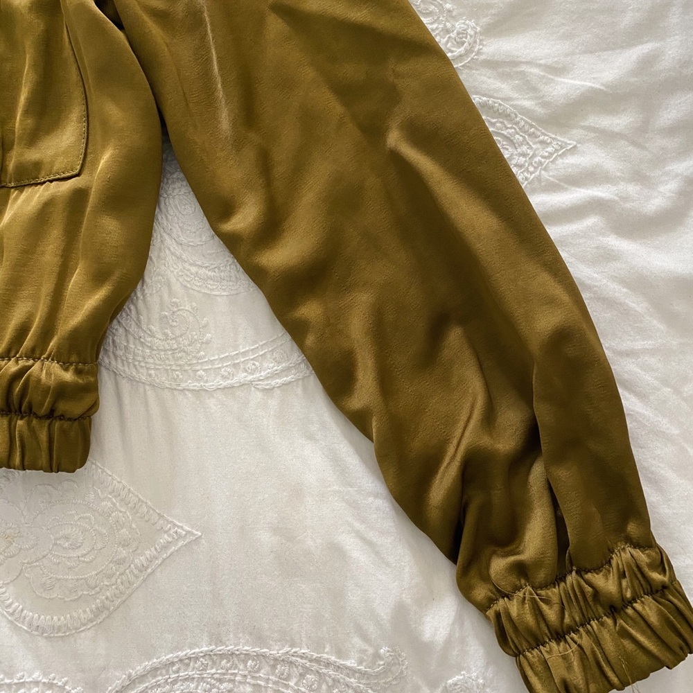 Olive green loose bomber jacket.